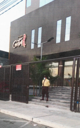 Personal de seguridad en acción